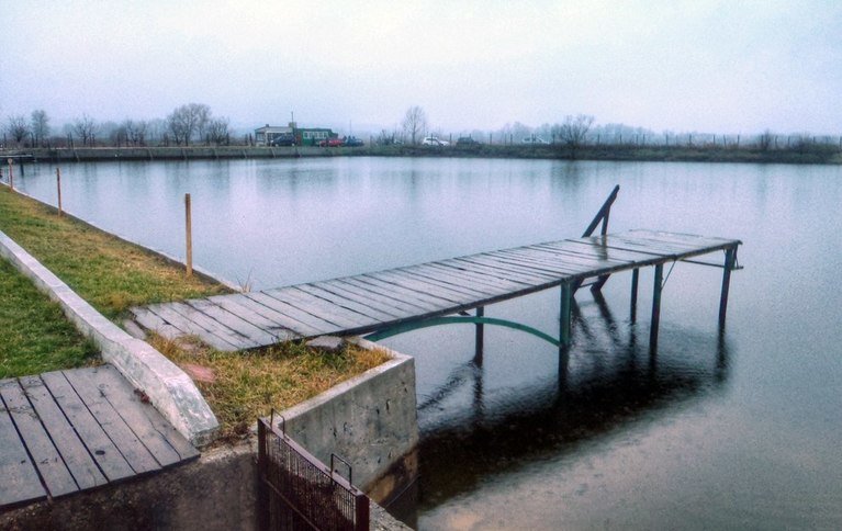 Белые камни